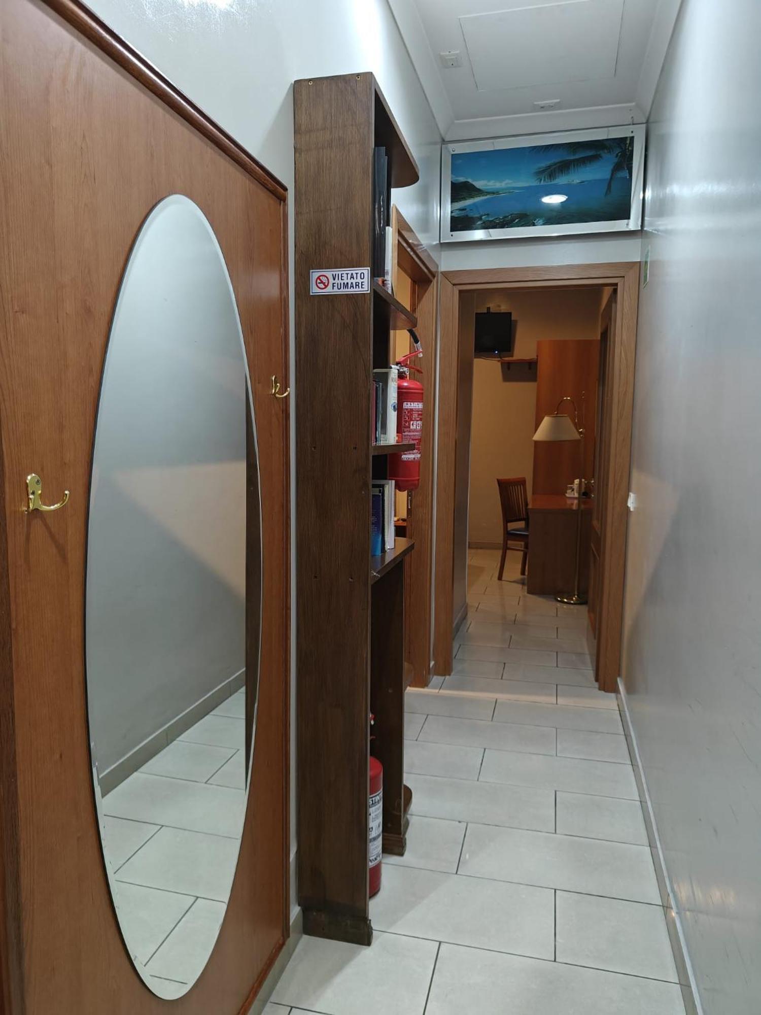 Domus Roxy Hotel Рим Екстериор снимка